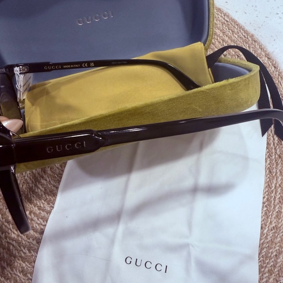 Gucci Black Women's Sunglasses - Picture 9 of 10